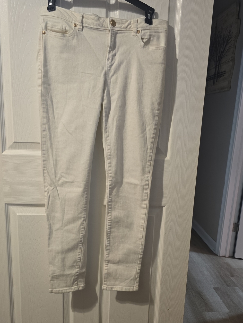LC Lauren Conrad White Skinny Jeans with Subtle Gold Hardware